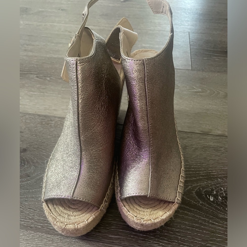 Kenneth Cole Tan Wedge Heel Size 8